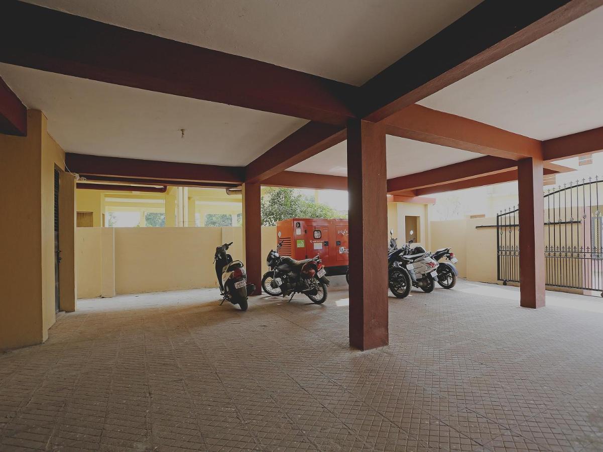Oyo 17276 The Maple Tree Hotels Bhubaneswar Exterior foto